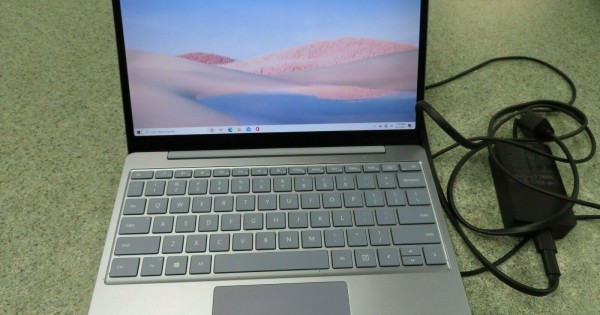 Laptop Microsoft Surface GO 1943 12.4 inch Core i5-1035G1 1.0Ghz