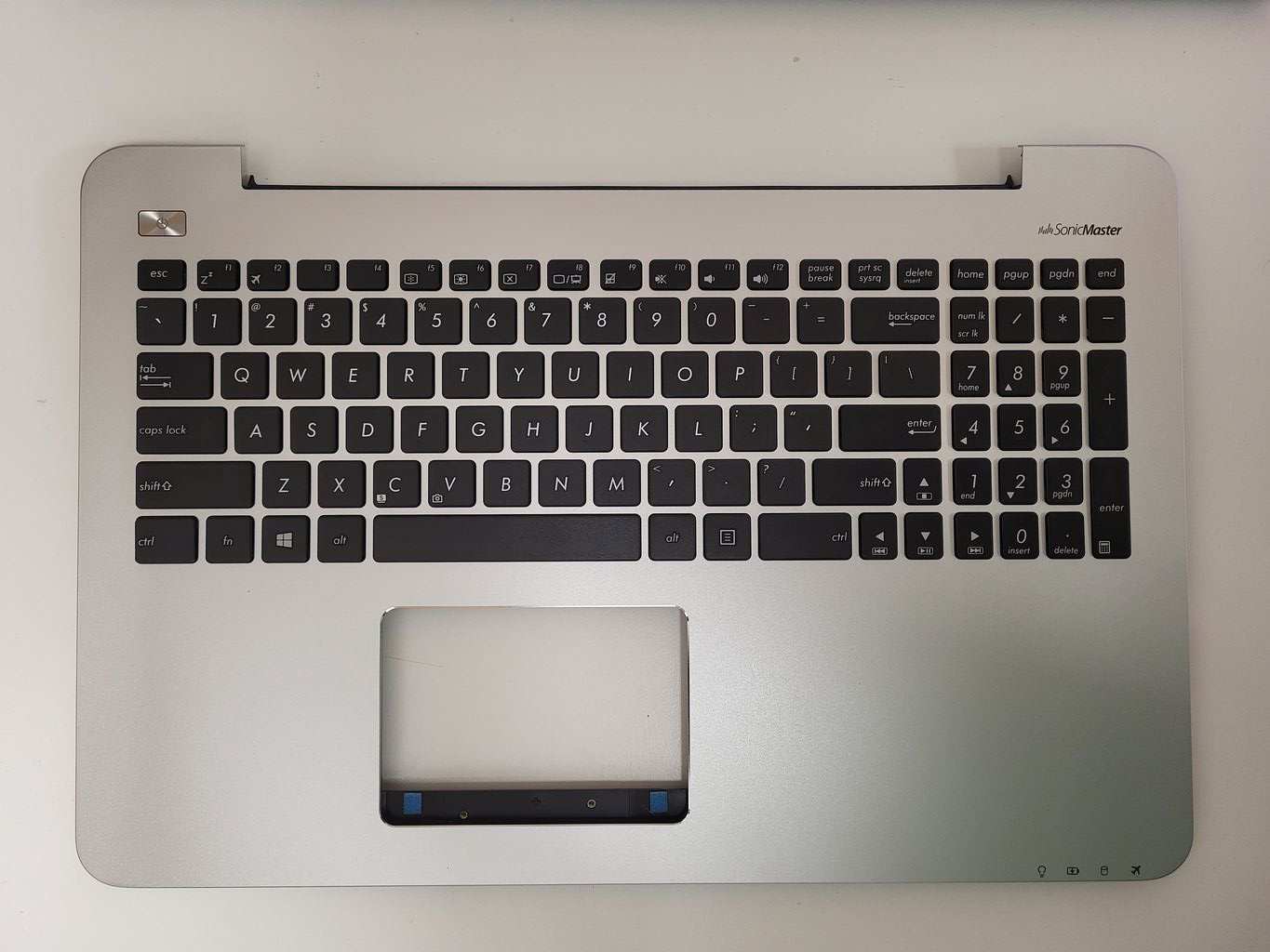 Carcasa superioara cu tastatura palmrest Laptop, Asus, X555, X555BA, X555BP, X555L, X555LA, X555LAB, X555LB, X555LD, X555LF, X555LI, X555LJ, X555LN, X555LNB, X555LP, X555LPB, varianta metalica, argintie, layout US